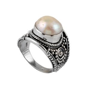 silver ring with pearl